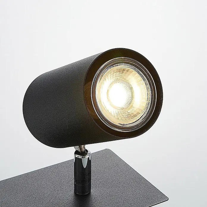 Lindby Deckenstrahler Joffrey - L x B x H: 31 x 31 x 16,5 cm, schwarz, schwarz, GU10 - Schwarzer zylindrischer Strahler mit strukturierter Oberfläche und hellem LED-Licht auf dunklem Sockel.