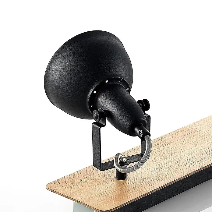 Lindby Deckenstrahler Aylis - Holz dunkel, schwarz, E14 - Verstellbarer schwarzer Metallstrahler an einer hellen Holzleiste befestigt.