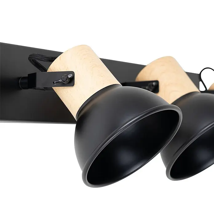 Lindby Deckenstrahler Bosko - schwarz, E14 - Zwei verstellbare Strahler mit Naturholz-Sockeln und mattschwarzen Metallschirmen an einer schwarzen Schiene.
