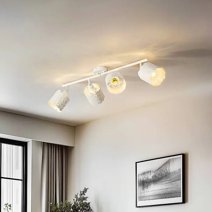 Lindby Deckenstrahler Aralena - L x B x H: 97 x 12 x 25 cm, weiß / opal, E27 - Weiße Deckenleuchte mit vier gemusterten Strahlern, an der Decke montiert, strahlt warmes Licht aus.