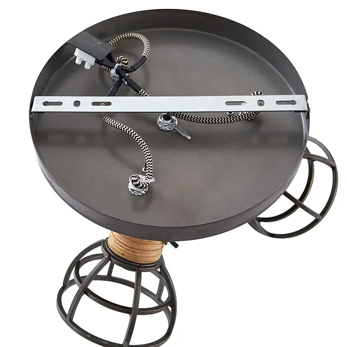 Lindby Deckenstrahler Arinthea - schwarz, schwarz, E14 - Unterseite einer dunklen Metall-Deckenleuchte mit Montagehalterung, Verkabelung und zwei Gitterstrahlern.