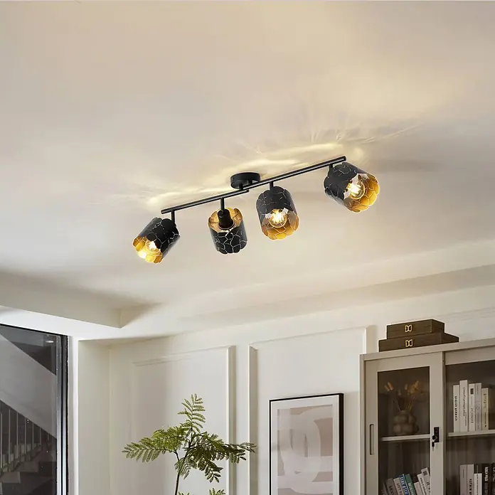 Lindby Deckenstrahler Aralena - L x B x H: 97 x 12 x 25 cm, schwarz, schwarz, E27 - Schwarze Deckenstrahlerleiste mit vier verstellbaren Leuchten, schwarzen gemusterten Schirmen und goldenen Innenseiten, spendet warmes Licht im Raum.