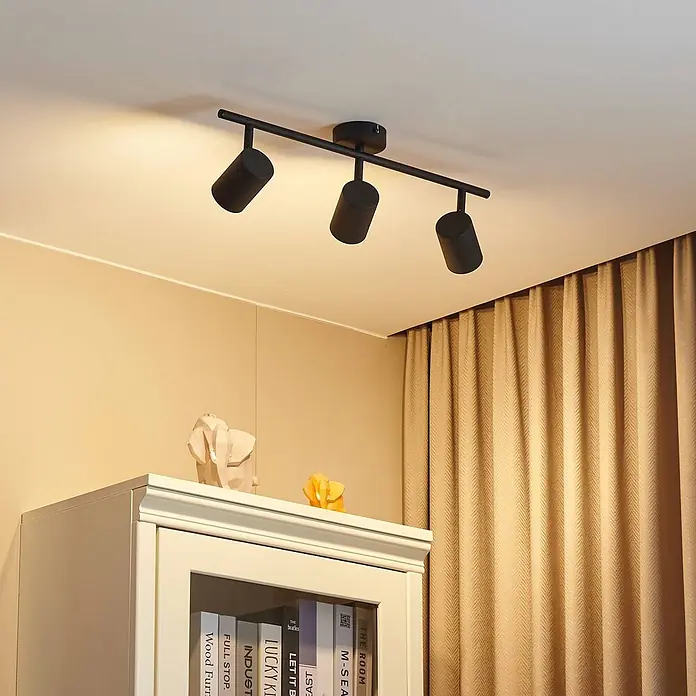 Lindby Deckenstrahler Jorell - L x B x H: 50,5 x 8 x 15,5 cm, schwarz, schwarz, GU10 - Schwarze 3-Flammen-Deckenschiene mit verstellbaren Strahlern, die ein warmes Licht abgeben.