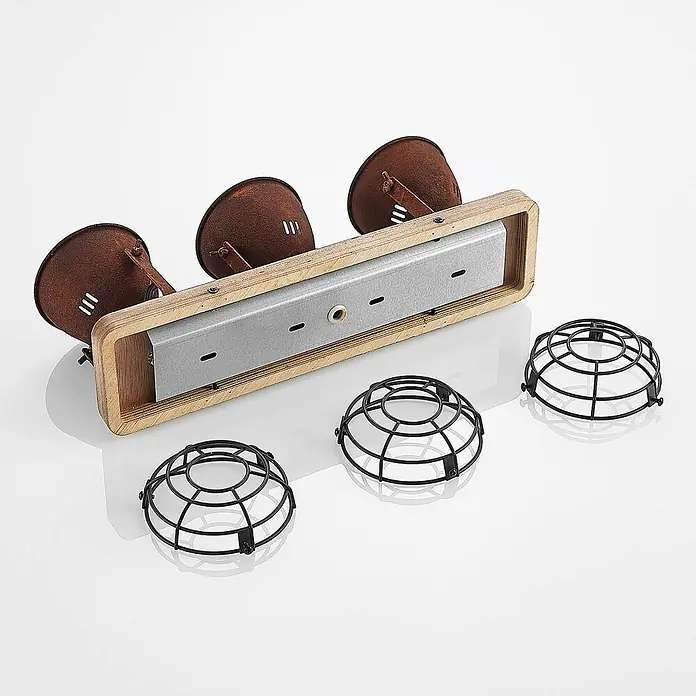 Lindby Deckenstrahler Farovi - Holz dunkel, braun / rost, GU10 - Wandleuchte im Industriestil mit 3 rostbraunen Metallschirmen auf Holzbasis und 3 schwarzen Drahtkäfigen.