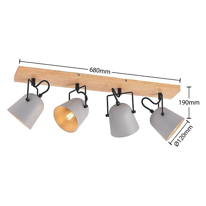 Lindby Deckenstrahler Adalin - Holz hell, alu / grau / zink, E14 - Vier graue Metallstrahler auf einer hellen Holzleiste. Jeder Spot hat eine schwarze verstellbare Halterung und Kabel, einer zeigt eine beleuchtete Glühbirne.