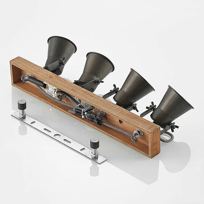 Lindby Deckenstrahler Grandesa - Holz dunkel, schwarz, GU10 - Decken-/Wandleuchte mit Holzträger und vier verstellbaren dunklen Metallstrahlern, geflochtene Kabel, Montagestrebe.