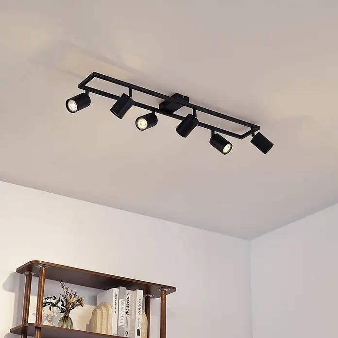 Lindby Deckenstrahler Bravius - L x B x H: 80 x 12 x 15 cm, schwarz, schwarz, GU10 - Schwarze Metall-Deckenleuchte mit rechteckigem Rahmen und sechs verstellbaren Strahlern.