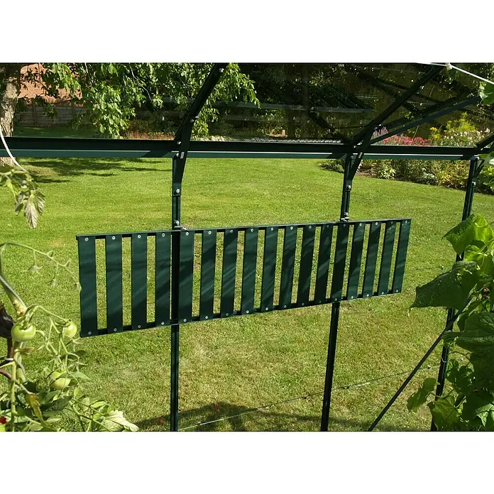 Vitavia Gewächshaus-Regal - Breite: 120 cm, Smaragd - Nahaufnahme einer grünen Sichtschutzwand für Gewächshäuser, die Privatsphäre bietet und das Innere vor direkter Sonneneinstrahlung schützt.