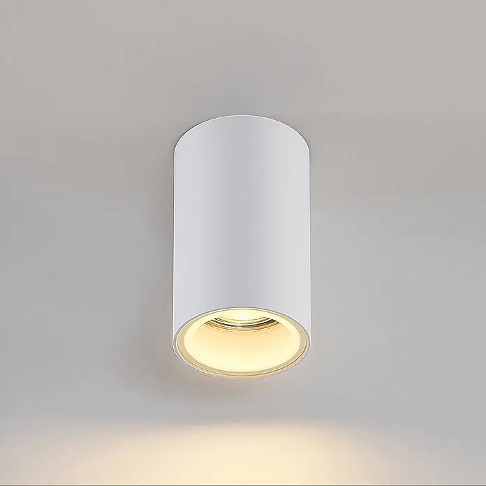 Arcchio Deckenstrahler Olivir - weiß / opal, weiß / opal, GU10 - Weiße zylindrische Deckenleuchte zur Oberflächenmontage, die ein warmes, nach unten gerichtetes Licht abgibt.
