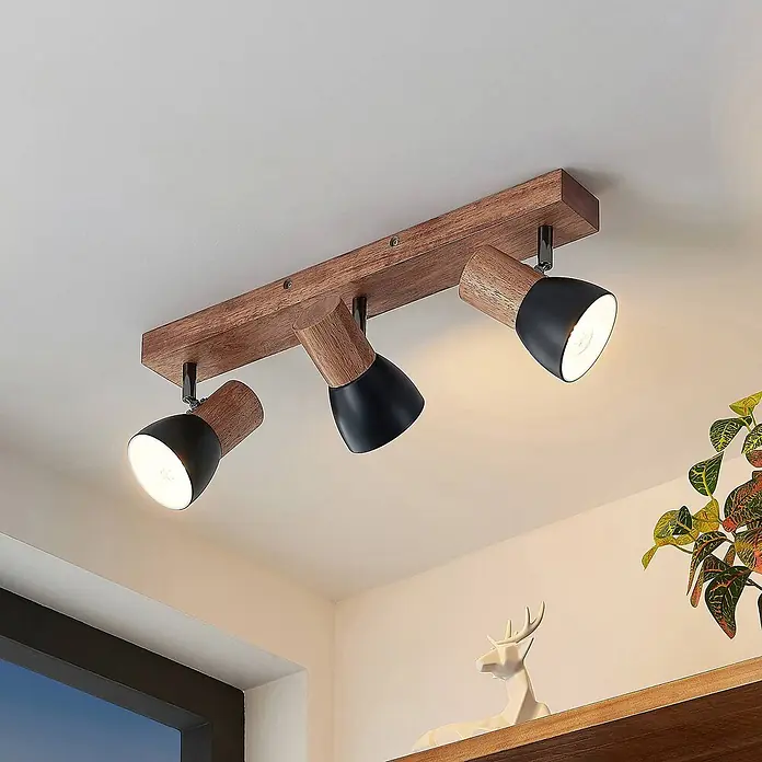 Lindby Deckenstrahler Tonja - L x B x H: 55 x 8 x 14,5 cm, Holz hell, E14 - Deckenleuchte aus Holz mit drei schwarzen und holzfarbenen verstellbaren Strahlern.