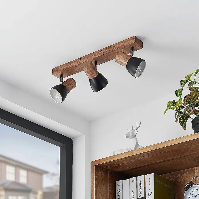 Lindby Deckenstrahler Tonja - L x B x H: 55 x 8 x 14,5 cm, Holz hell, E14 - Hölzerner Deckenstrahler mit drei schwarzen und naturholzfarbenen, verstellbaren Spotköpfen.