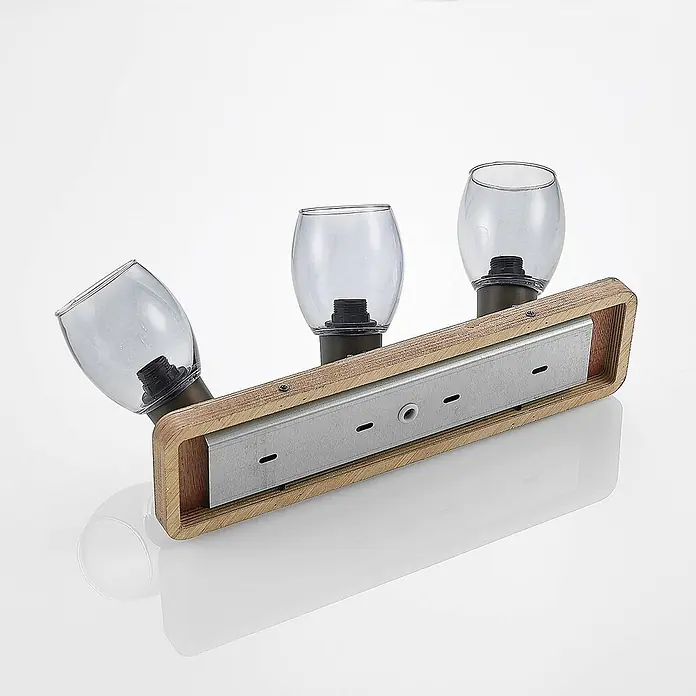 Lindby Deckenstrahler Ineska - Holz dunkel, E14 - Dreiflammige Waschtischleuchte mit klaren Glasbecher-Schirmen, dunklen Metallfassungen und rechteckigem Naturholzsockel, mit sichtbarer Montagehalterung.