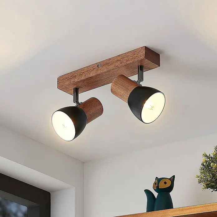 Lindby Deckenstrahler Tonja - L x B x H: 32,2 x 8 x 14,5 cm, Holz hell, E14 - Zweiflammiger Deckenstrahler mit dunklem Holzbalken und verstellbaren Schirmen aus schwarzem Metall und Holz.