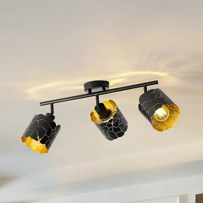 Lindby Deckenstrahler Aralena - schwarz, schwarz, E27 - Schwarze Deckenleuchte mit drei verstellbaren Spots, goldener Innenseite und Mosaikmuster.