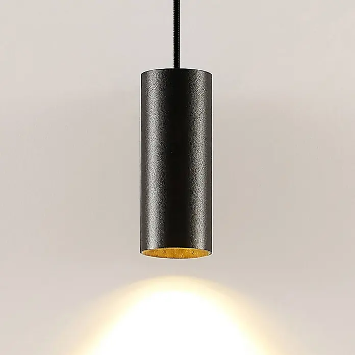Arcchio Pendelleuchte Ejona - schwarz, Schwarz, GU10 - Schwarze zylindrische Pendelleuchte mit goldener Innenseite, Kabelaufhängung, warmes Licht nach unten strahlend.