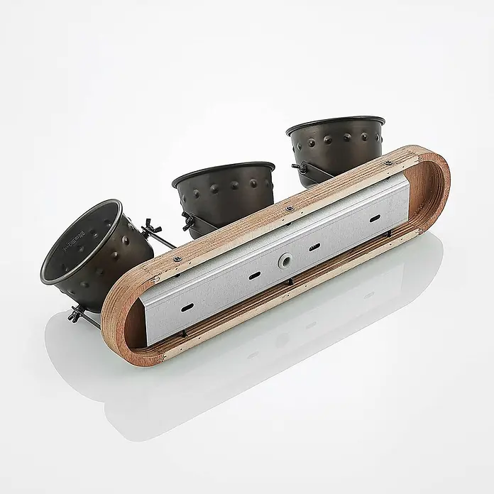 Lindby Deckenstrahler Rubinjo - L x B x H: 45 x 16 x 17,5 cm, schwarz, GU10 - Drei dunkle, eimerförmige Strahler auf einem länglichen Holzsockel mit silberner Metallunterseite.