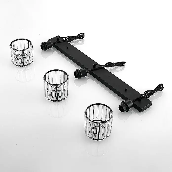 Lindby Pendelleuchte Vella - L x B x H: 83 x 13 x 12,3 cm, klar / transparent, mattSchwarz, transparent, E27 - Drei klare zylindrische Kristallschirme und eine schwarze rechteckige Metallstange mit drei Lampenfassungen, Komponenten für eine Beleuchtungsanlage.