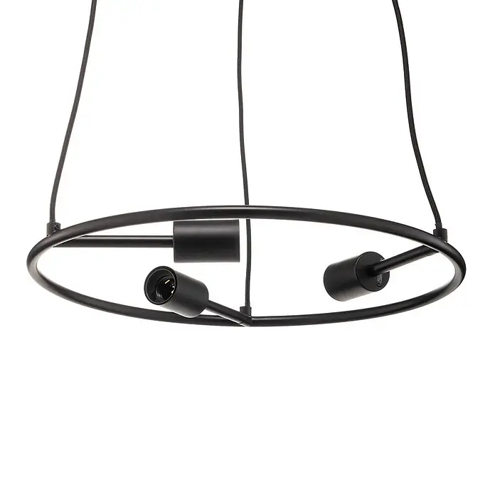 Lucande Pendelleuchte Linnard - L x B x H: 45 x 45 x 1,3 cm, Schwarz, E27 - Schwarze Pendelleuchte aus Metall mit drei Lampenfassungen, an dunklen Kabeln hängend.