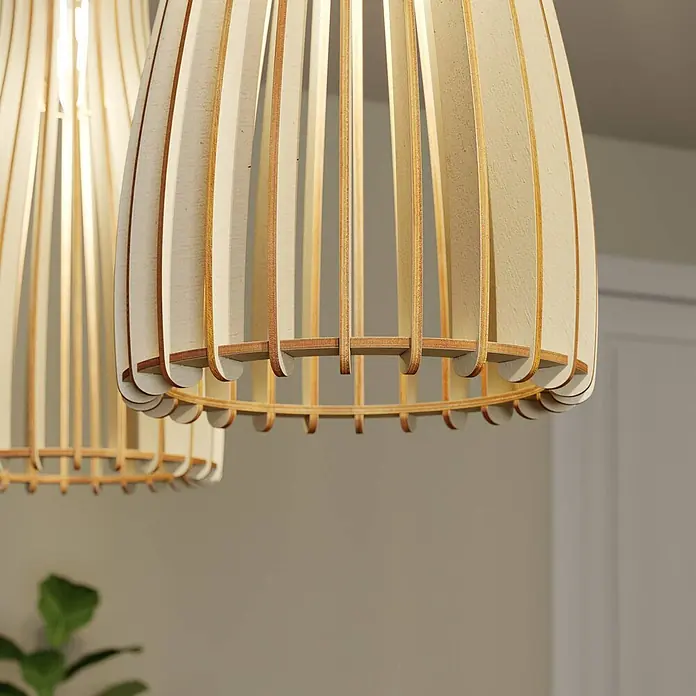 Envostar Pendelleuchte Furn - Holz hell, Schwarz, holz hell, E27 - Zwei Pendelleuchten aus Naturholz mit Lamellendesign, sichtbarer Schichtkonstruktion und warmem Licht.