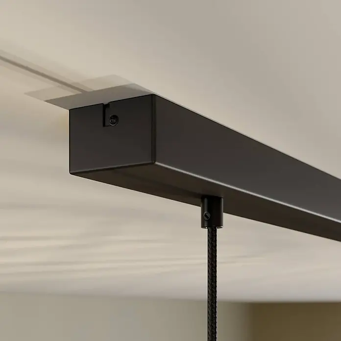 Envostar Pendelleuchte Furn - Holz hell, Schwarz, holz hell, E27 - Schwarze, rechteckige Deckenleuchte mit geflochtenem Stromkabel nach unten.