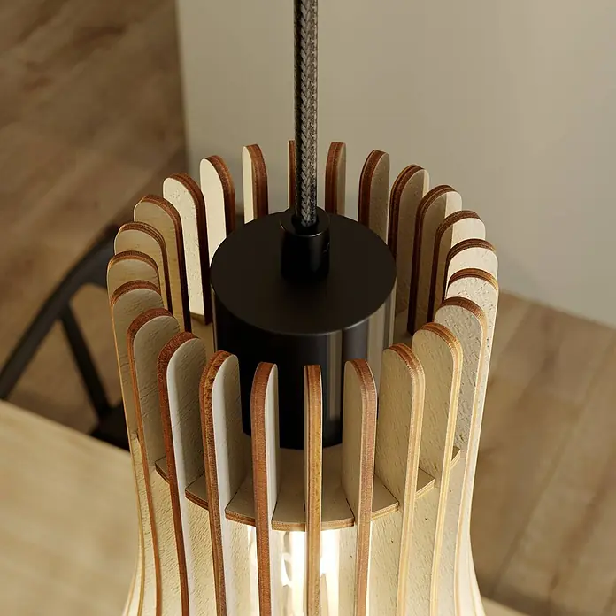 Envostar Pendelleuchte Furn - Holz hell, Schwarz, holz hell, E27 - Hängeleuchte mit Holzlamellen, schwarzem Oberteil und geflochtenem Kabel, erhellt einen Innenraum.