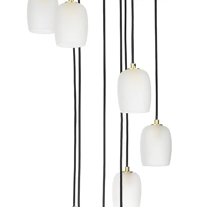 Lucande Pendelleuchte Taylan - L x B x H: 40 x 40 x 150 cm, weiß / opal, messing, sandweiß, G9 - Mehrere Hängelampen mit weißen, satinierten Glasschirmen, schwarzen Textilkabeln und Messingakzenten.