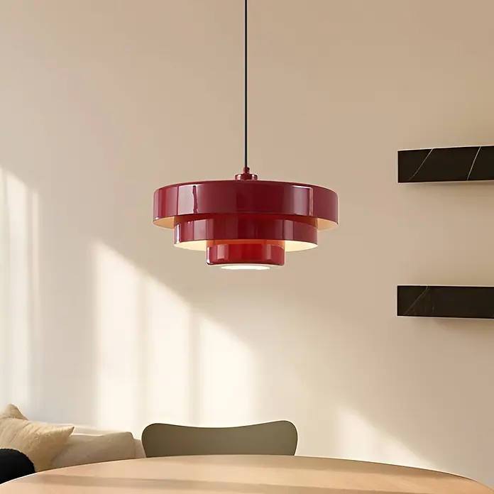 Lindby Pendelleuchte Tivra - L x B x H: 35 x 35 x 27 cm, rot, Rot, E27 - Moderne rote Pendelleuchte mit Stufendesign beleuchtet einen Essbereich.