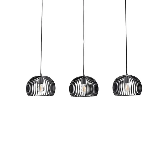 Lindby Pendelleuchte in schwarz, Hängelampe -  - Drei schwarze, gerippte Hängeleuchten in Kuppelform mit sichtbaren Glühbirnen, an schwarzen Kabeln.