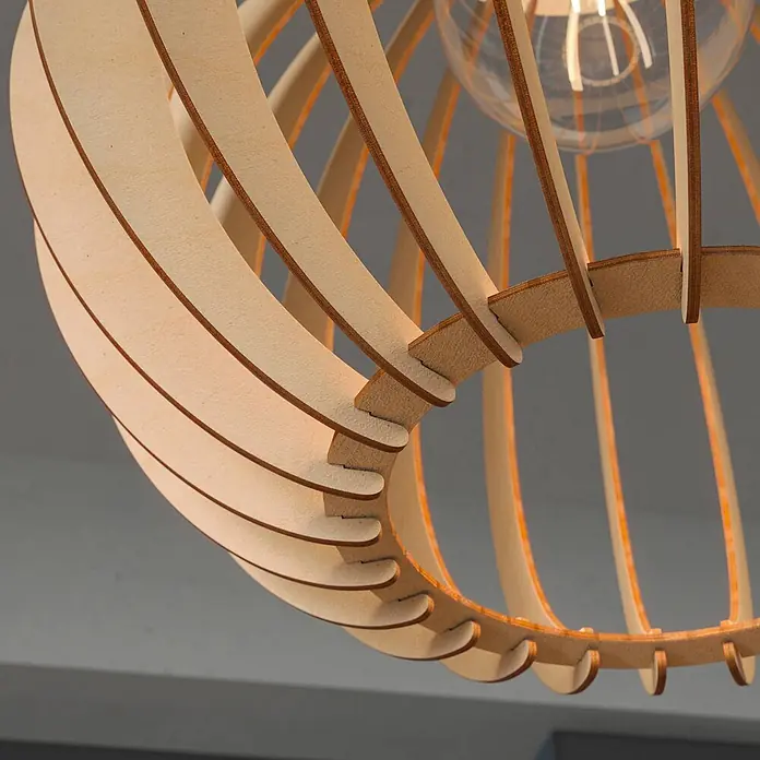 Envostar Pendelleuchte Clay - L x B x H: 40 x 40 x 150 cm, Holz hell, Schwarz, holz hell, E27 - Lampenschirm aus hellem Holz mit aufwendigem Laserschnitt-Design und sichtbarer Glühbirne.