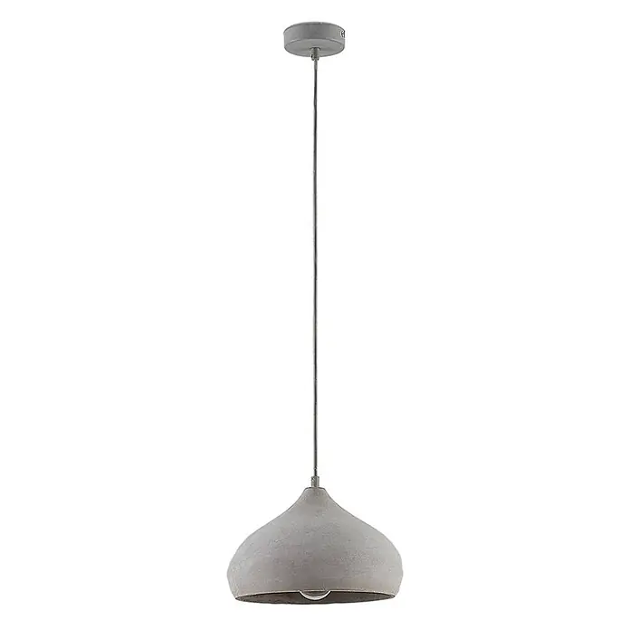 Lindby Pendelleuchte Morton - alu / grau / zink, betongrau, E27 - Hellgraue Beton-Pendelleuchte mit glockenförmigem Schirm und sichtbarer Glühbirne, von einer runden Deckenrosette abgehängt.