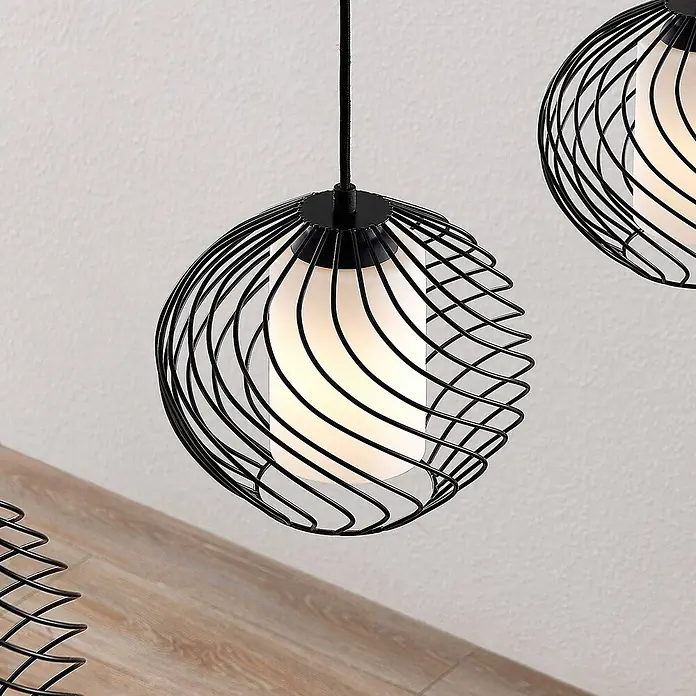 Lindby Pendelleuchte Cedrice - L x B x H: 108 x 25 x 21 cm, schwarz, Schwarz, weiß, E27 - Moderne schwarze Drahtkäfig-Pendelleuchten mit weißen Diffusoren, hängend.