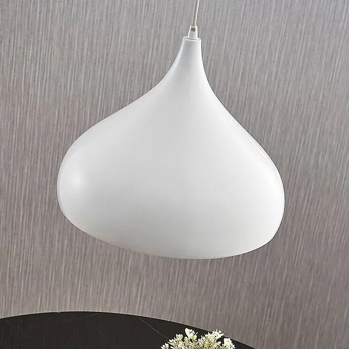 Lindby Pendelleuchte Ritana - weiß / opal, weiß, E27 - Weiße, tropfenförmige Pendelleuchte mit glänzender Oberfläche, von der Decke hängend.