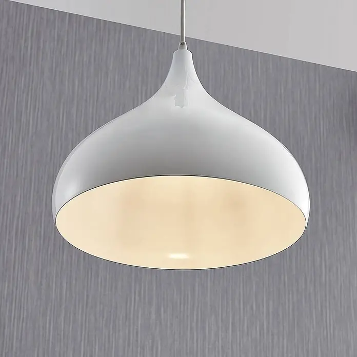 Lindby Pendelleuchte Ritana - weiß / opal, weiß, E27 - Glänzende weiße glockenförmige Pendelleuchte hängt von der Decke und strahlt warmes Licht nach unten ab.