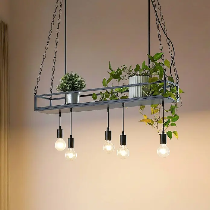 Lindby Pendelleuchte Kirista - L x B x H: 100 x 20 x 15 cm, Schwarz, E27 - Industrielle schwarze Metall-Hängelampe mit Pflanzenregal und fünf Glühbirnen.