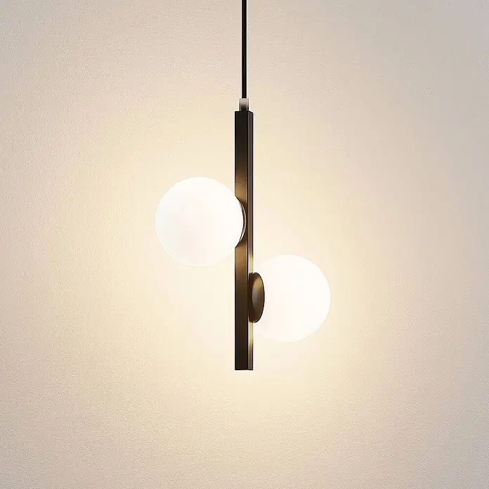 Lucande Pendelleuchte Emarin - L x B x H: 25 x 12 x 36,5 cm, Schwarz, opalweiß, G9 - Moderne Pendelleuchte mit dunklem Rechteckbalken und zwei weißen Kugeldiffusoren.