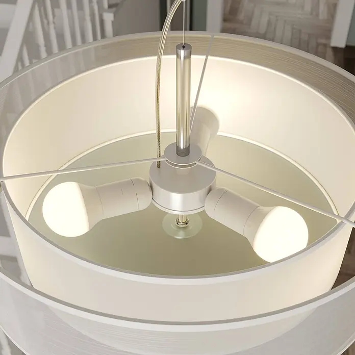 Lindby Pendelleuchte Pikka - L x B x H: 50 x 50 x 13 cm, weiß / opal, weiß, chrom, E27 - Moderne Pendelleuchte mit hellem Stoffschirm, zentraler Metallhalterung und zwei hellen LED-Glühbirnen im Inneren.