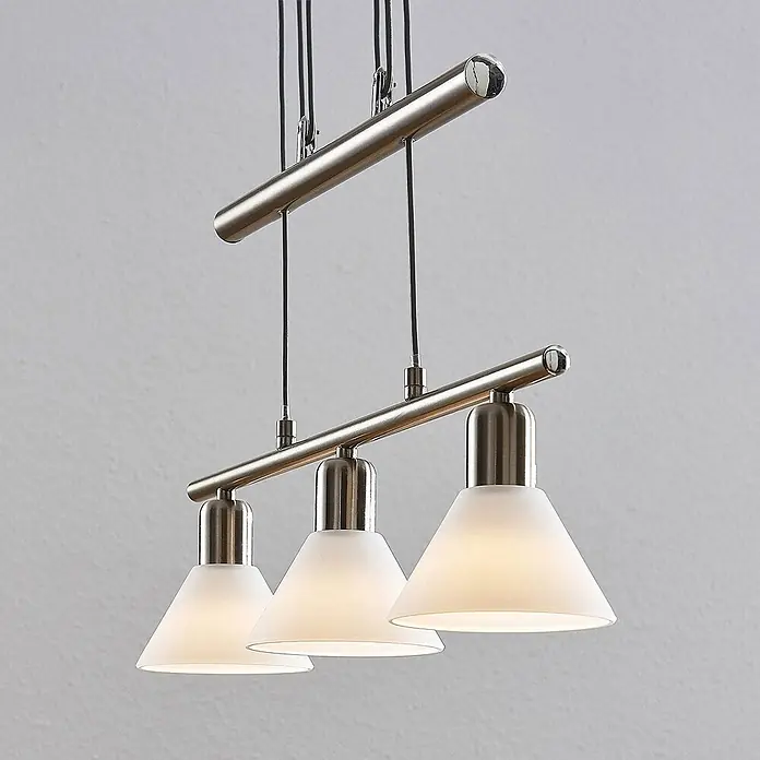 Lindby Pendelleuchte Delira - L x B x H: 54 x 12,5 x 14,5 cm, weiß, nickel satiniert, E14 - Pendelleuchte aus gebürstetem Nickel mit drei konischen Schirmen aus satiniertem Glas.