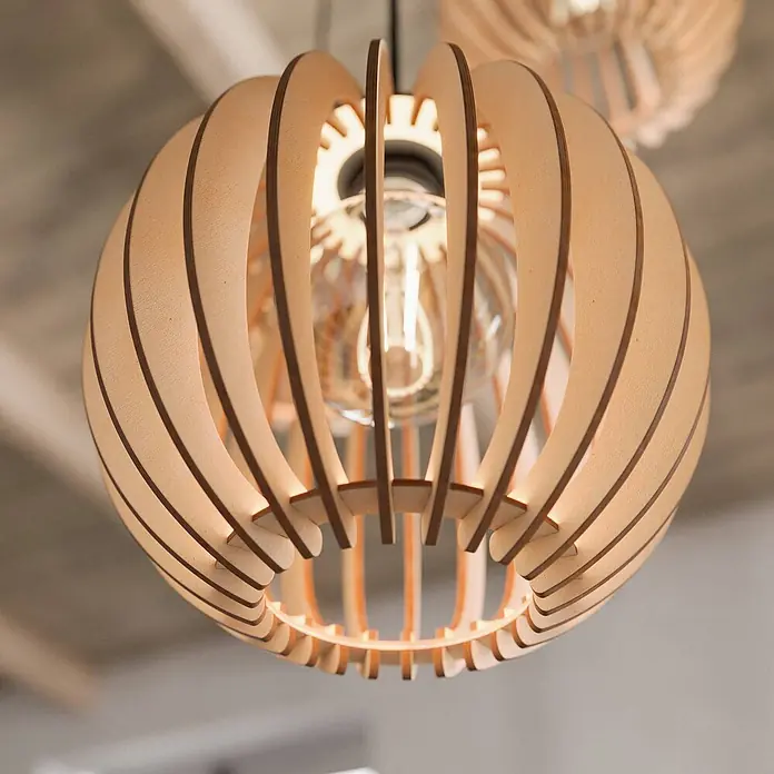 Envostar Pendelleuchte Clay - L x B x H: 51 x 51 x 150 cm, Holz hell, Schwarz, holz hell, E27 - Pendelleuchte aus Holz mit kugelförmigem Design aus gebogenen hellen Holzlamellen, mit sichtbarer Glühbirne.