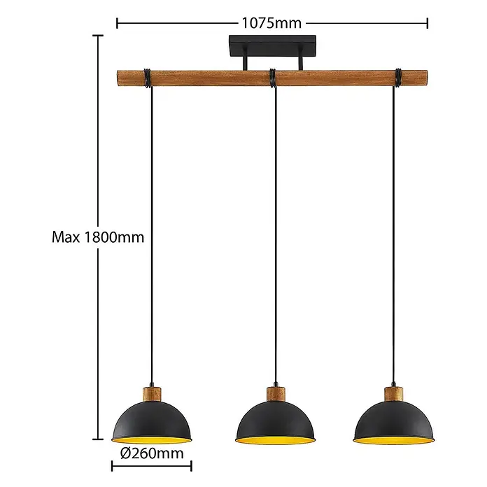 Lindby Pendelleuchte Flurin - schwarz, sandSchwarz, gold, holz, E27 - Dreiflammige Pendelleuchte mit Holzstange, schwarzen Metallschirmen und goldener Innenseite. Max. Höhe 1800mm, Länge 1075mm, Schirm-Ø 260mm.