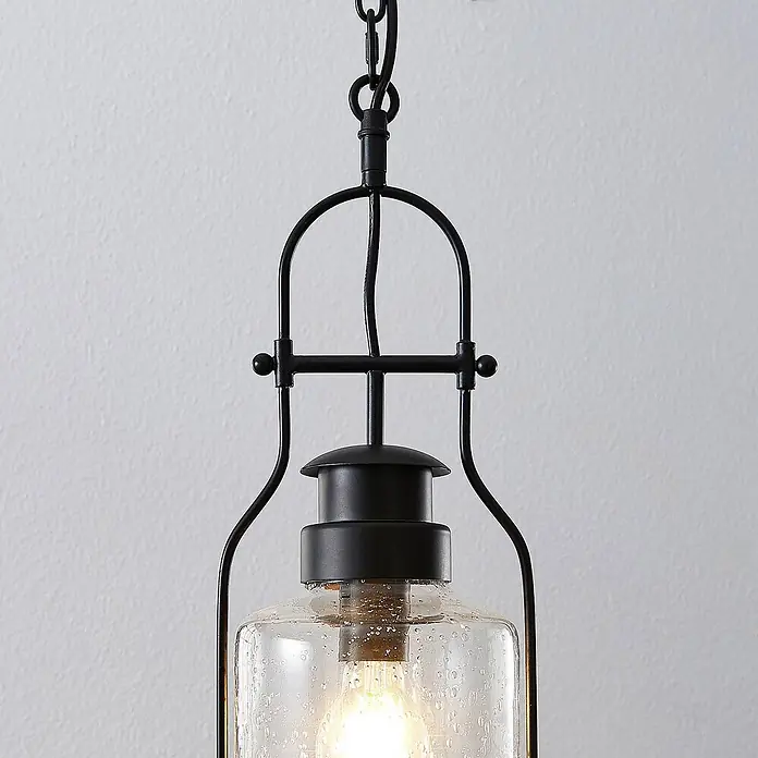 Lindby Pendelleuchte Rozalie - L x B x H: 18 x 18 x 21 cm, Schwarz matt, klar, E27 - Schwarze Hängelampe aus Metall mit strukturiertem Glas, laternenartig gerahmt und mit sichtbarer Glühbirne, an einer Kette hängend.