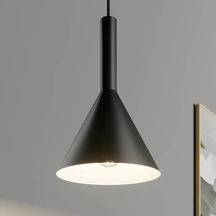 Arcchio Pendelleuchte Tadej - schwarz, Schwarz, weiß, E27 - Schwarze Pendelleuchte mit mattem kegelförmigem Schirm und zylindrischem Oberteil, beleuchtet.