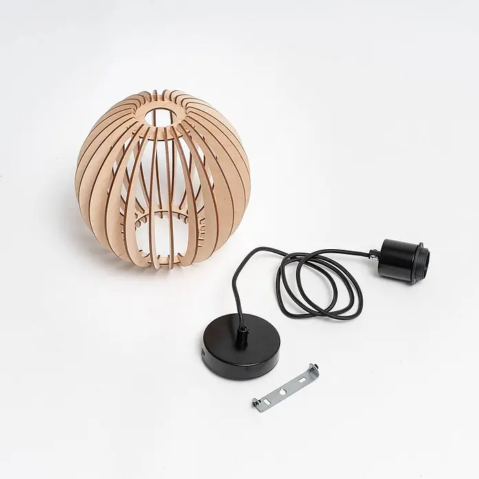 Envostar Pendelleuchte Clay - L x B x H: 23 x 23 x 150 cm, Holz hell, Schwarz, holz hell, E27 - Pendelleuchten-Set: Lamellenschirm aus Naturholz, schwarze Deckenrosette mit Kabel und Fassung, sowie eine Metallhalterung.