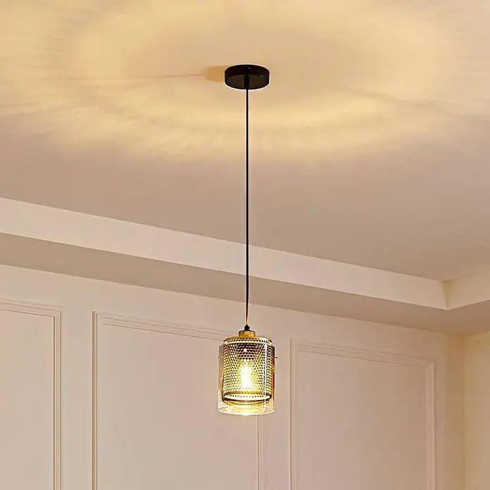 Lucande Pendelleuchte Sterzy - L x B x H: 15 x 15 x 20,5 cm, alu / grau / zink, anthrazit, gold, E27 - Moderne Pendelleuchte mit schwarzer Aufhängung, goldfarbenem Lochblech, klarem Glasschirm und leuchtender Glühbirne hängt von der Decke und wirft Licht nach oben.