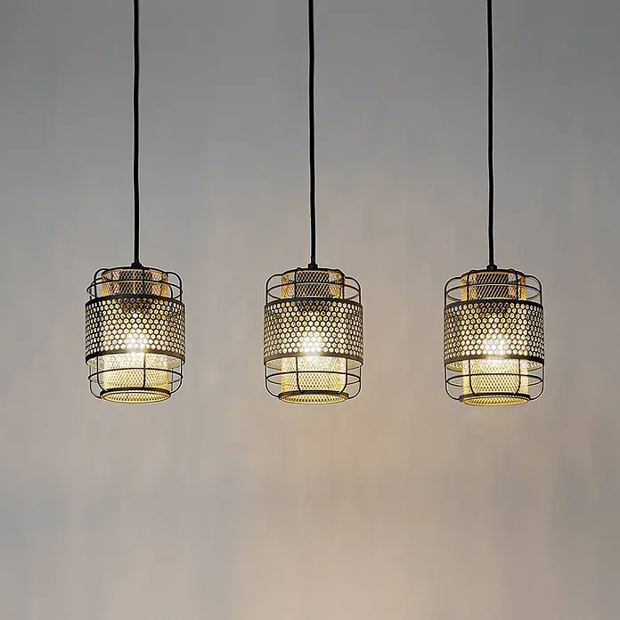 Lindby Pendelleuchte Eudoria - schwarz, Schwarz, gold, E27 - Drei Hängelampen mit goldfarbenen Metallgitterschirmen und warmer Beleuchtung.