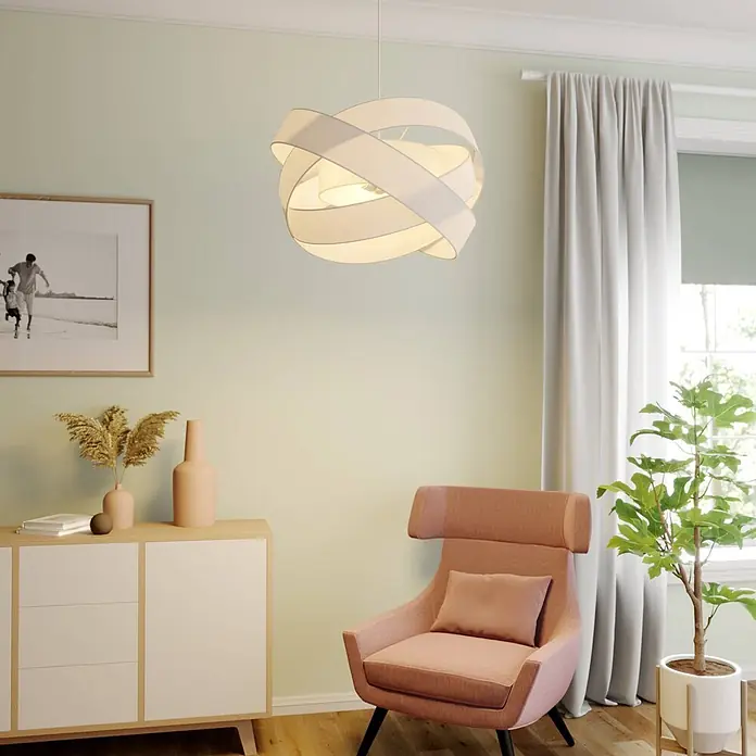 Lindby Pendelleuchte Simaria - L x B x H: 60 x 60 x 47,6 cm, weiß / opal, weiß, E27 - Moderne weiße Stoff-Pendelleuchte mit orbitalem Design, hängt von der Decke in einem Wohnzimmer.
