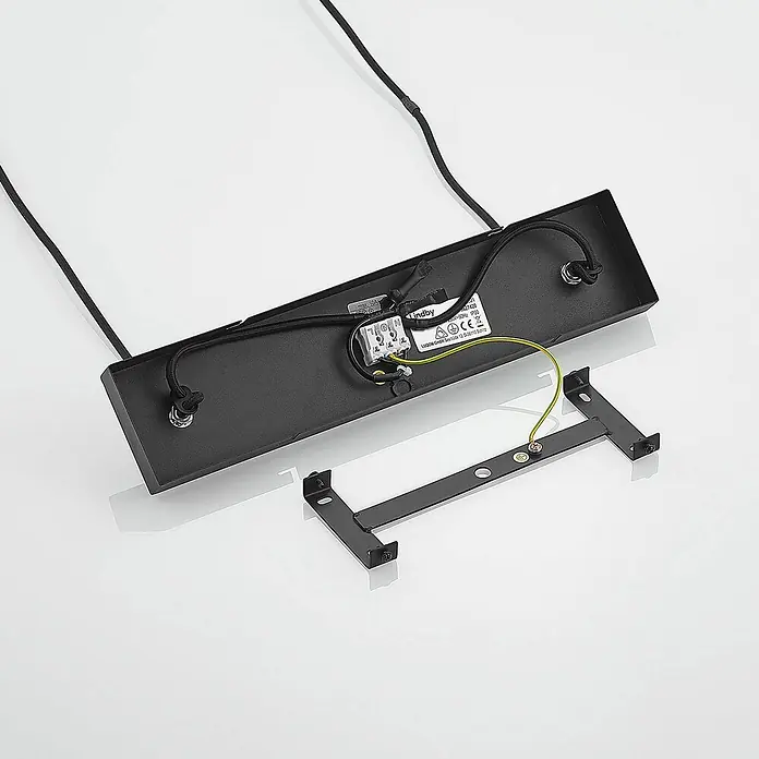 Lindby Pendelleuchte Tirzana - schwarz, Schwarz, gold, holz hell, E27 - Schwarze Metall-Deckenleuchtebasis mit Innenverkabelung, Klemme und separater Montagehalterung.