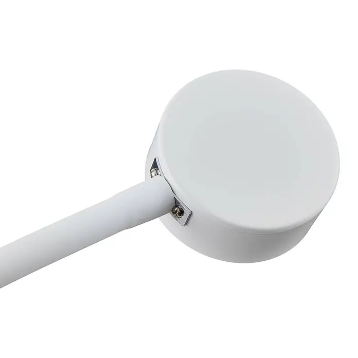 Lindby Klemmleuchte Jyla - Farbe Gehäuse: weiß / opal - Weiße runde Halterung mit einem weißen Arm, befestigt durch kleine Metallwinkel.