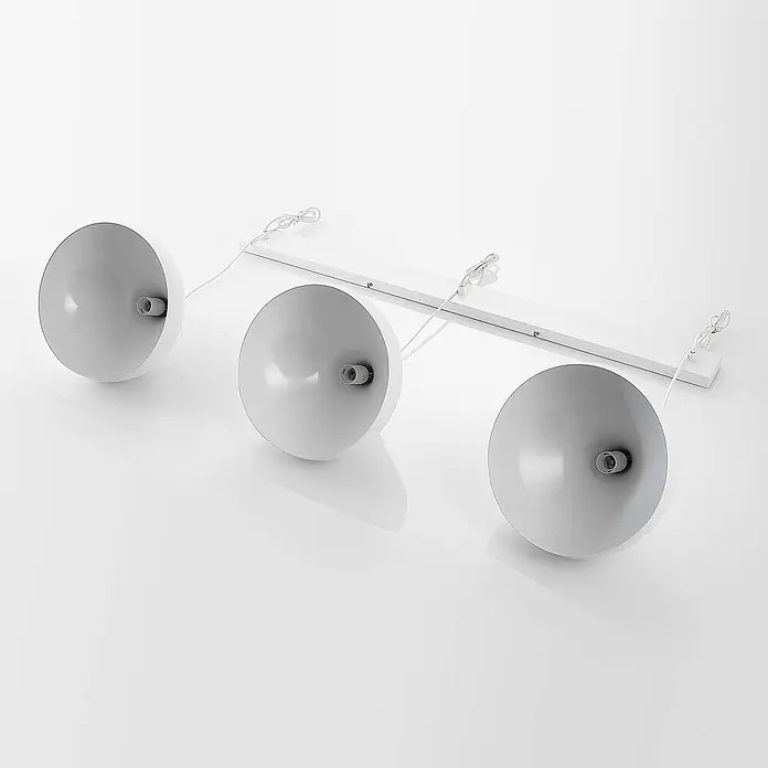Lindby Pendelleuchte Elamira - L x B x H: 133 x 31 x 150 cm, weiß / opal, weiß matt, E27 - Drei weiße runde Pendelleuchten mit sichtbaren Glühbirnenfassungen, befestigt an einer weißen rechteckigen Stange.
