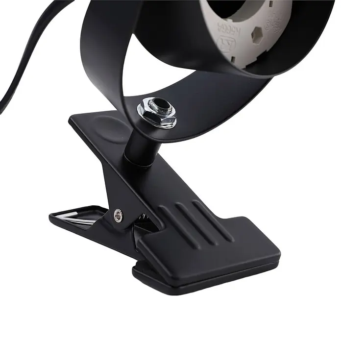 Lindby Klemmleuchte Jyla - Farbe Gehäuse: schwarz - Schwarze Metallklemmlampe mit Metallgehäuse und verstellbarem Gelenk, befestigt an einer robusten Federklemme mit einer silbernen Mutter.