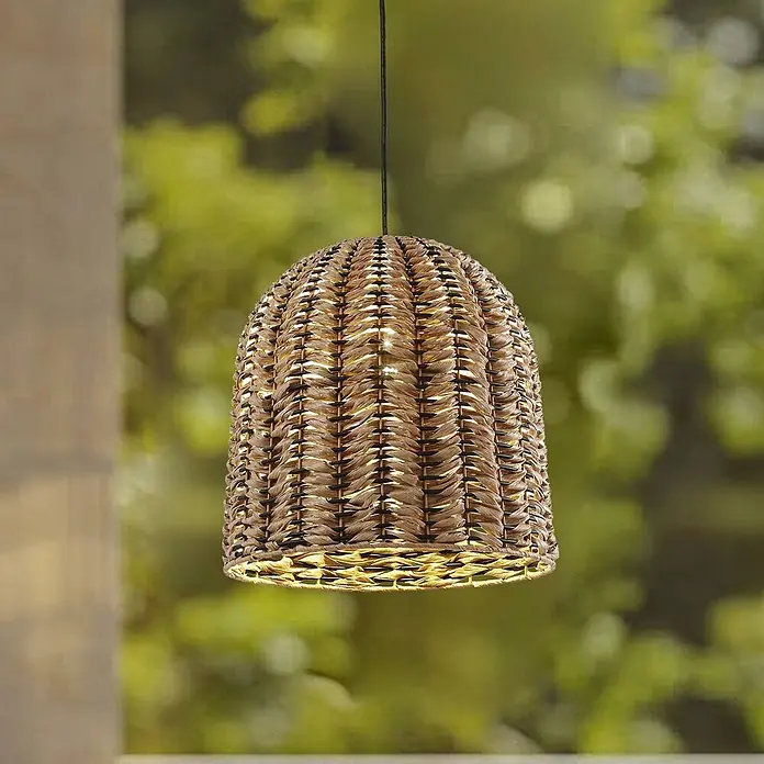 Lindby Außenwand- & Deckenleuchte Taryn - L x B x H: 35 x 35 x 35 cm, Holz hell, IP44 - Geflochtene Pendelleuchte aus Naturfasern, hängend und beleuchtet.